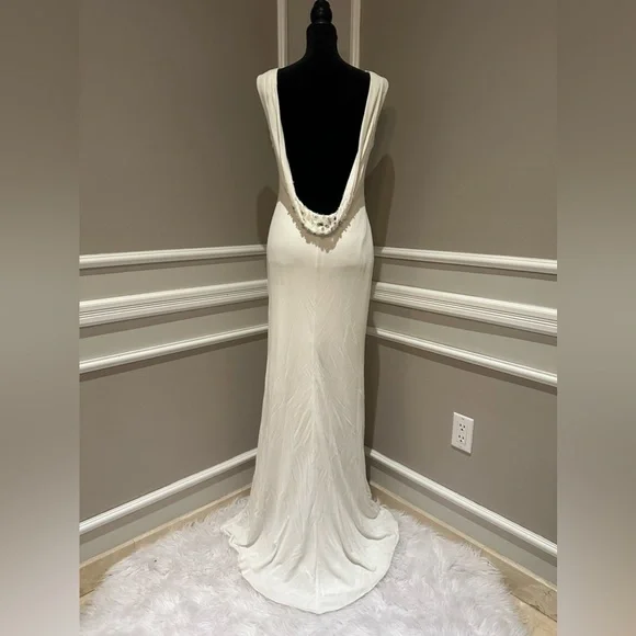 Badgley Mishcka Beaded Cowl Back Jersey White Gown - size 6. - Picture 12 of 12